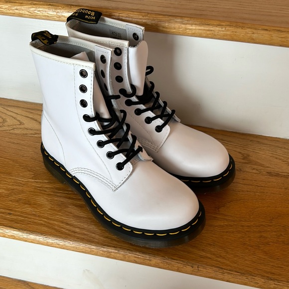 Dr. Martens Shoes - NEW Dr. martens 1460 white womens
